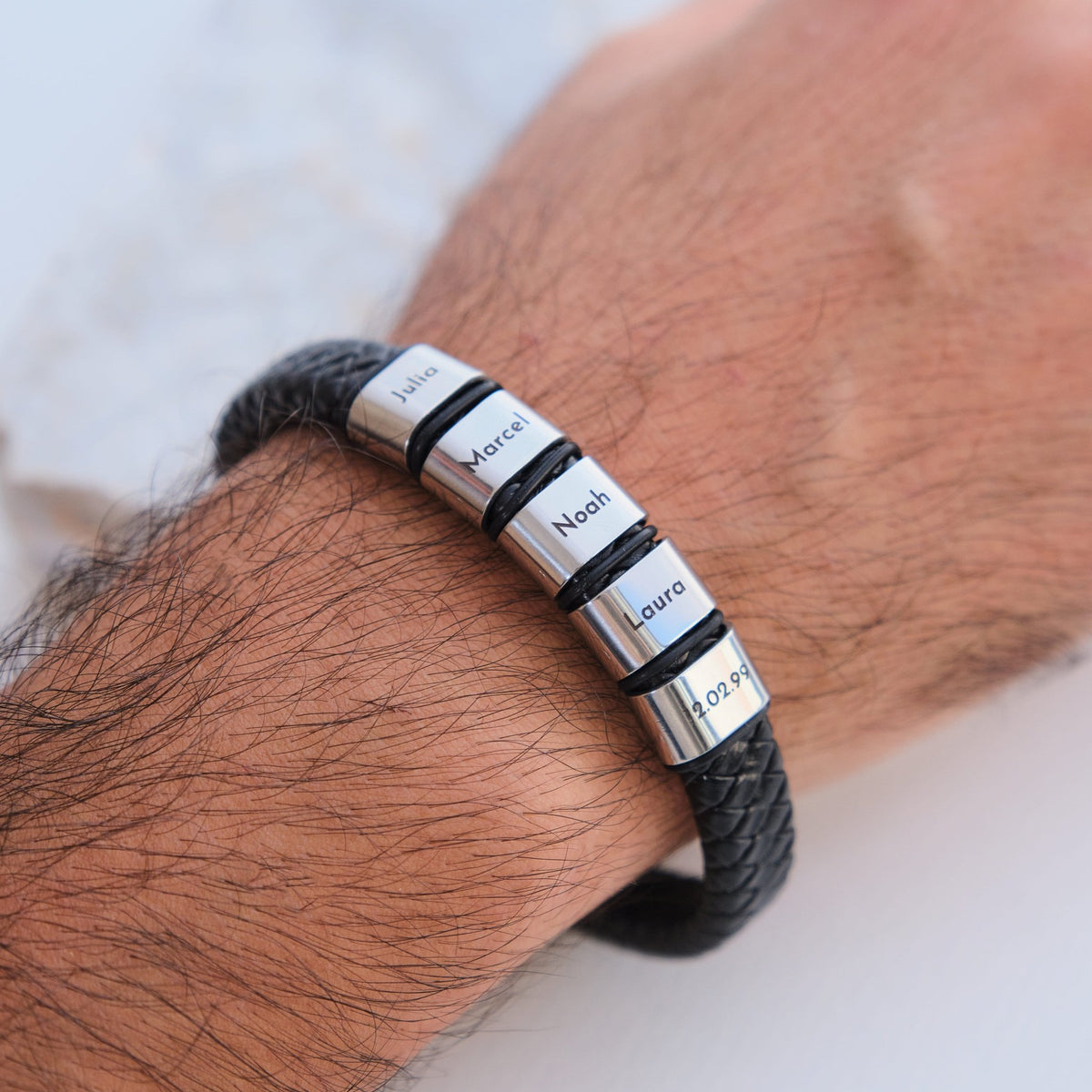 Lederarmband mit gravierten silbernen Beads - OTANTO