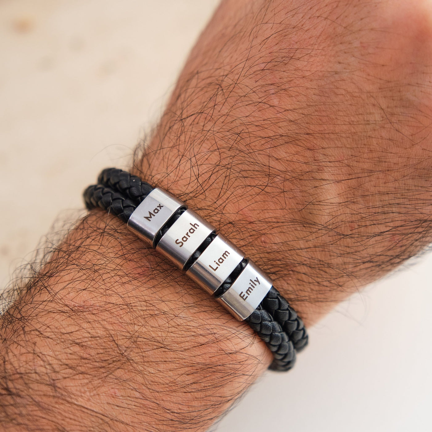 Doppel Lederarmband mit gravierten Beads - OTANTO